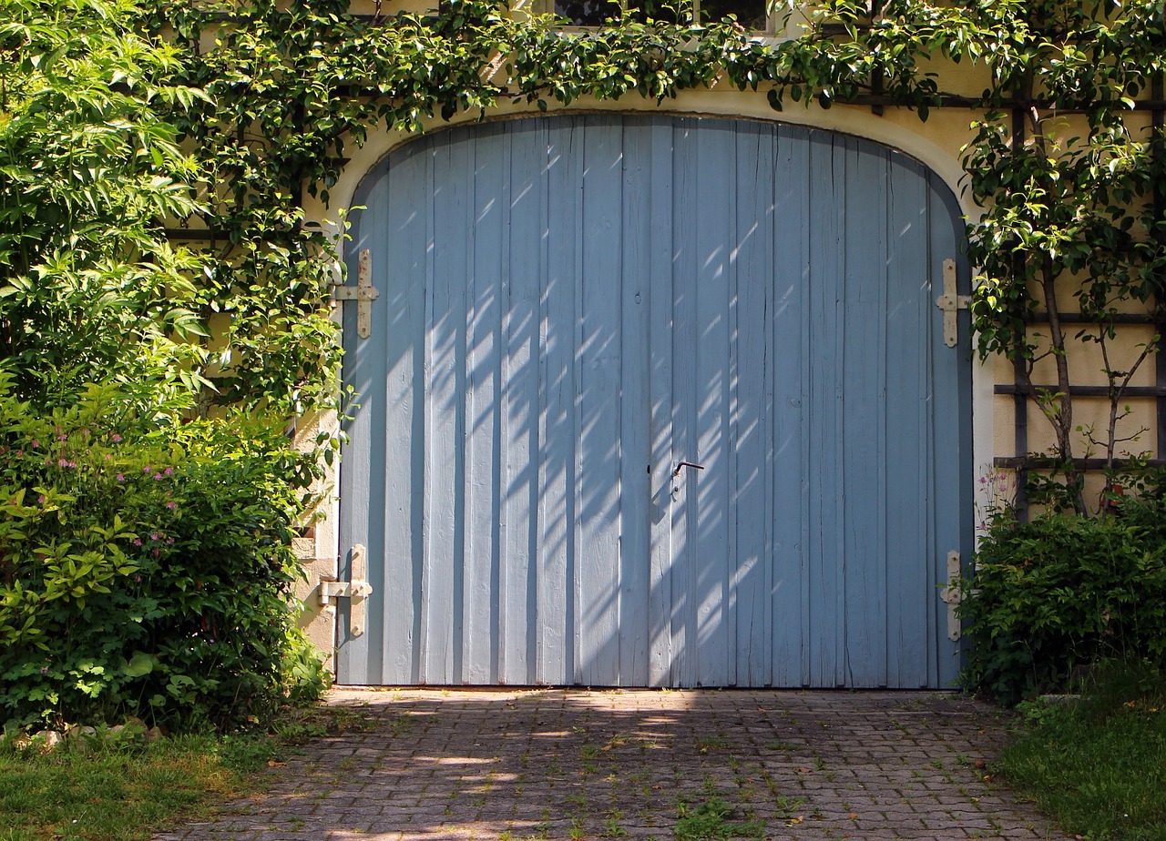 Why the Right Garage Door Boosts Curb Appeal