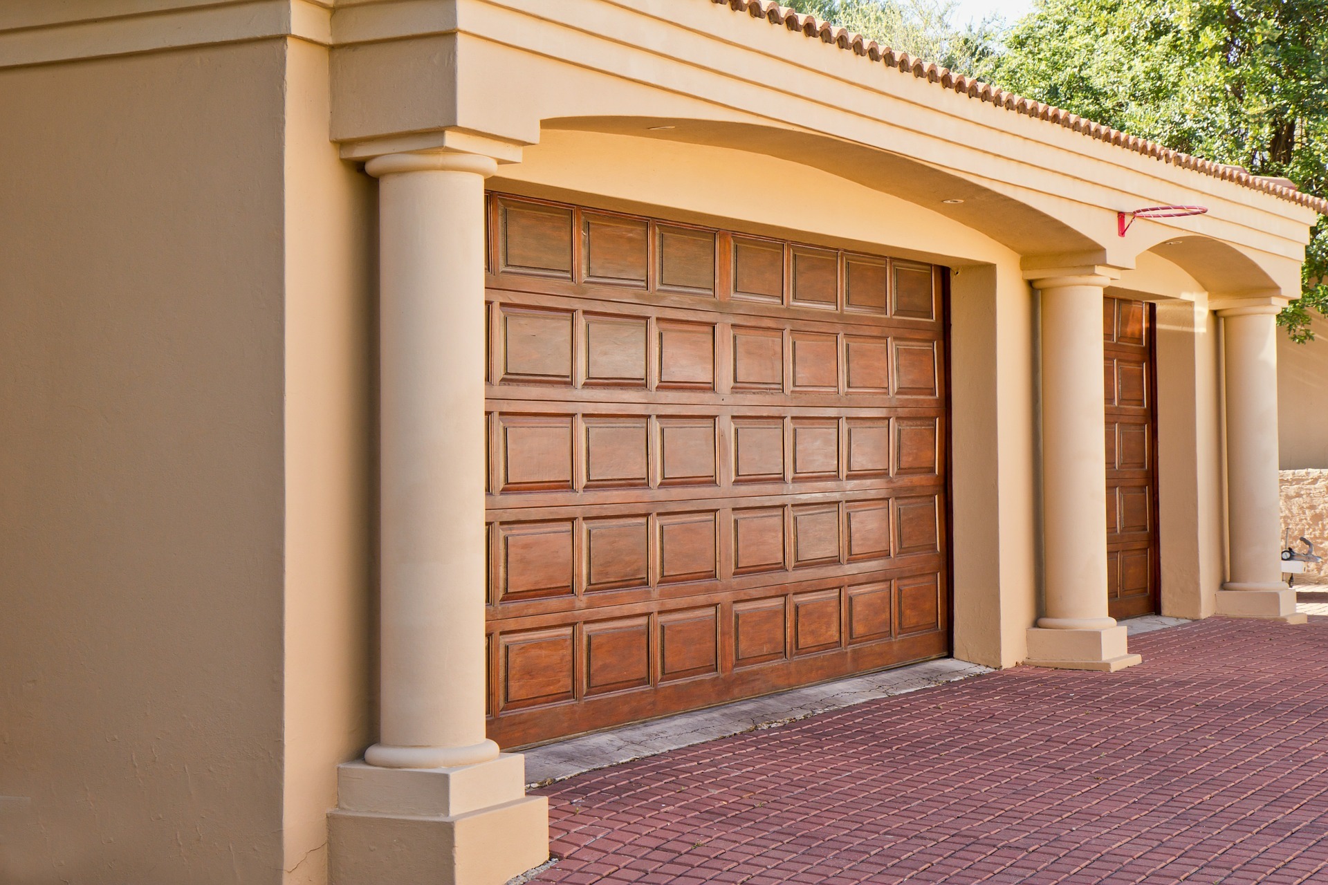 4 Reasons Why Detached Garages Are Gaining Popularity