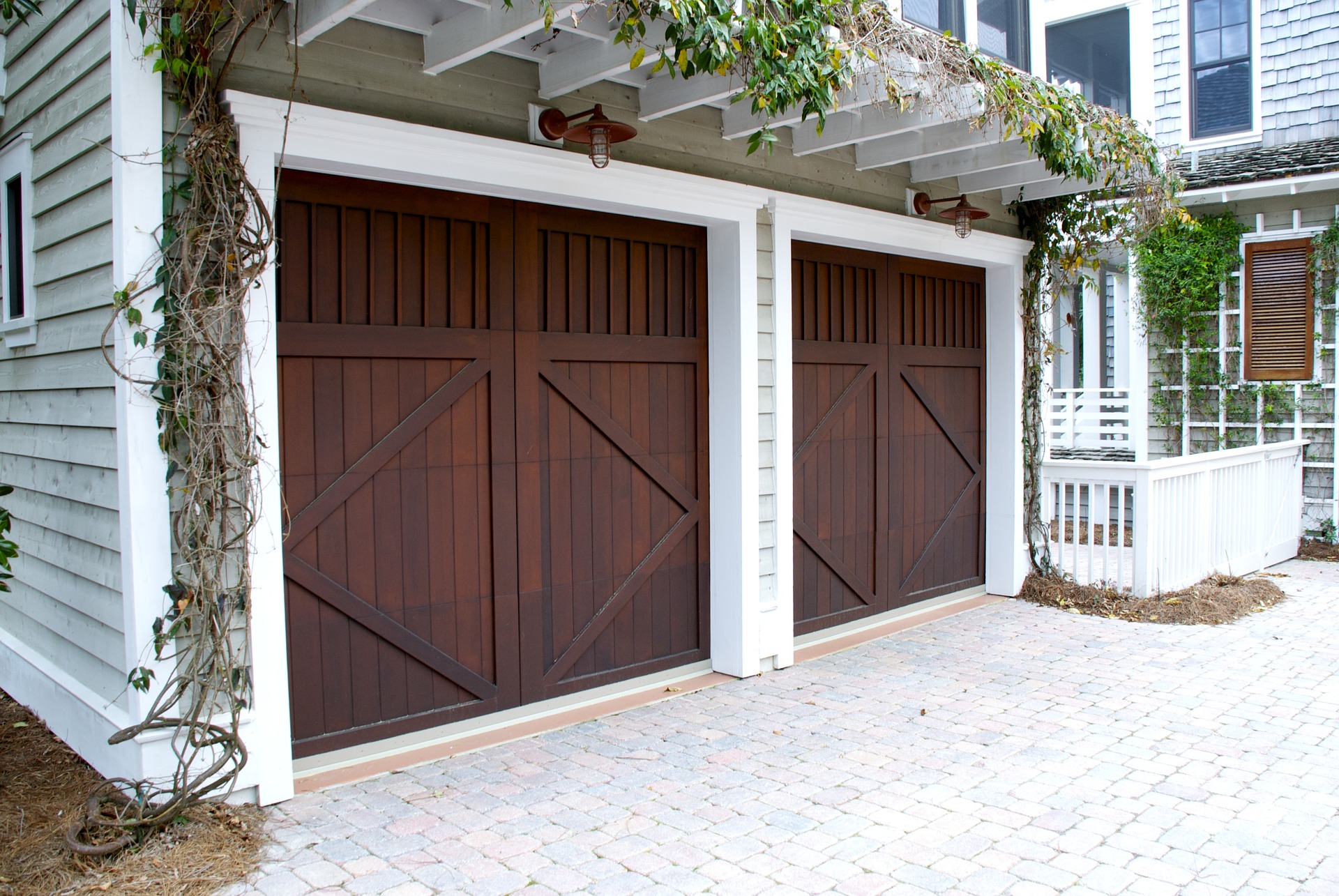 7 Detached Garage Ideas for a Large Family